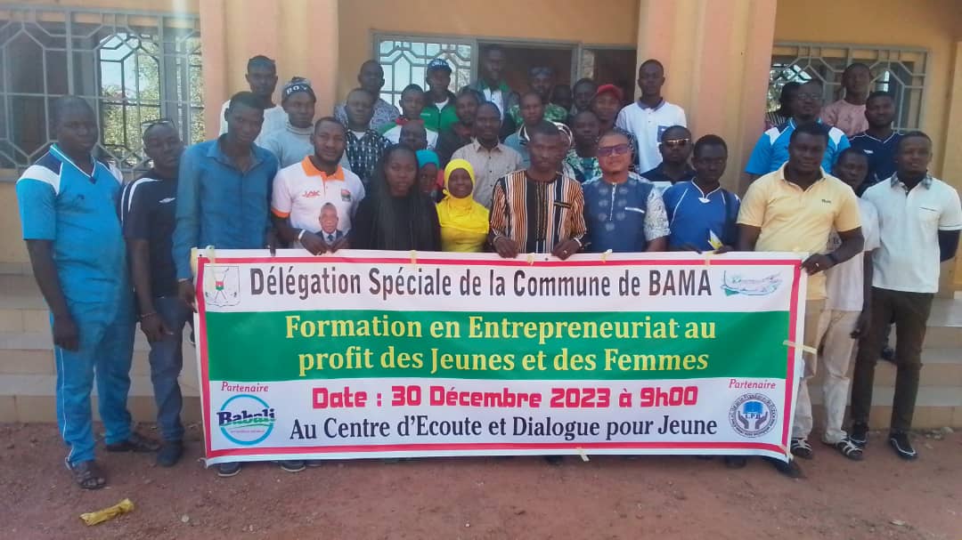 Commune de Bama : Une cinquantaine de jeunes et femmes formée à l’entrepreneuriat